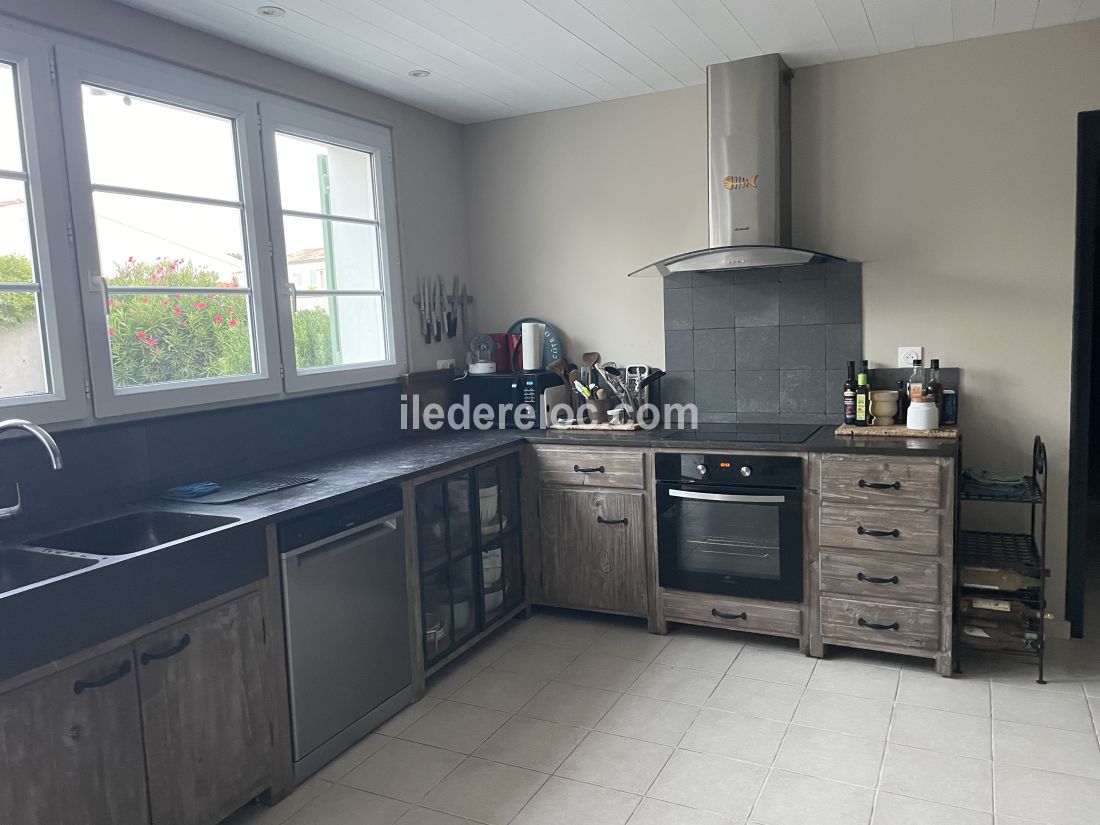 Photo 12: An accomodation located in La Couarde-sur-mer on ile de R&eacute;.