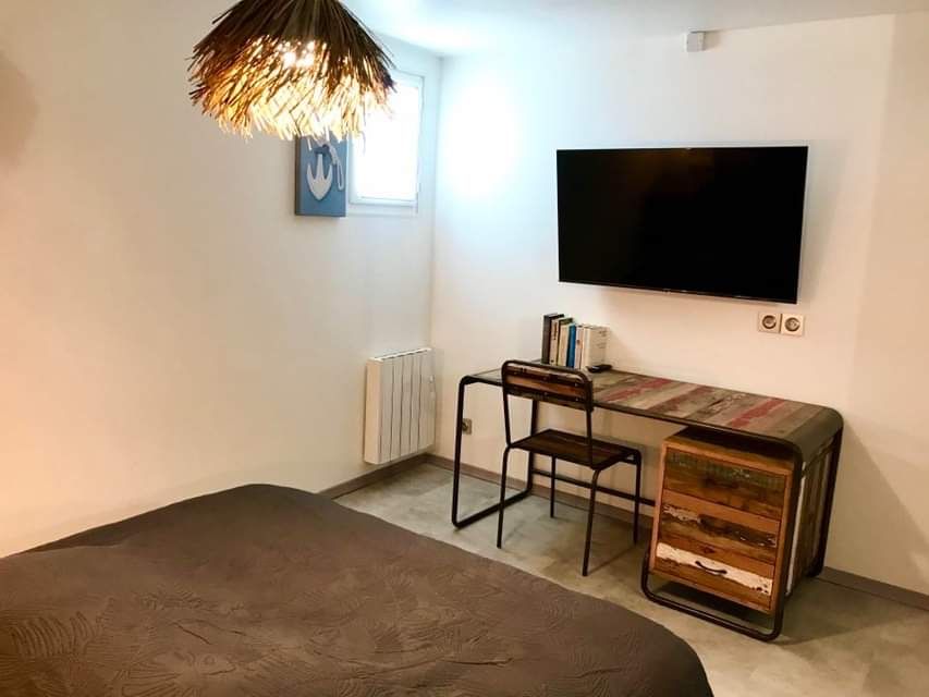Photo 6: An accomodation located in Saint-Martin-de-Ré on ile de Ré.
