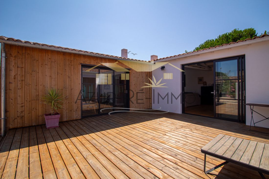 Photo 5: An accomodation located in Le Bois-Plage-en-R&eacute; on ile de R&eacute;.