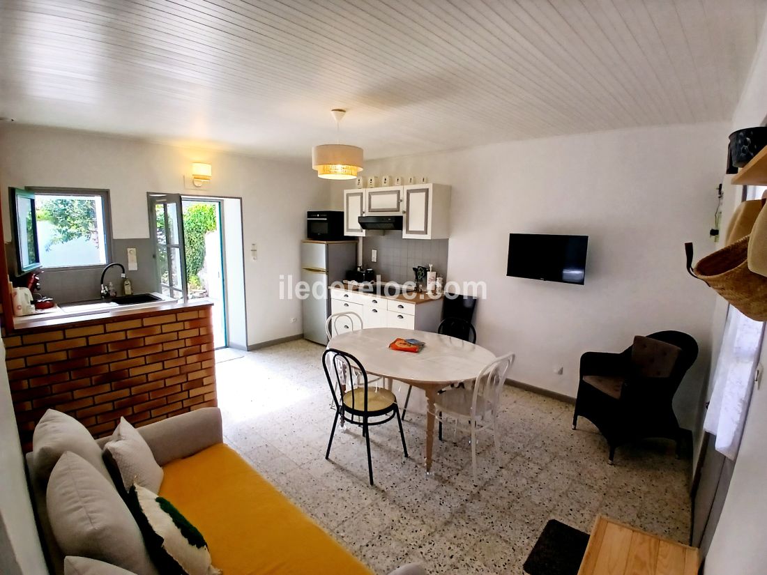 Photo 4: An accomodation located in Sainte-Marie-de-Ré on ile de Ré.