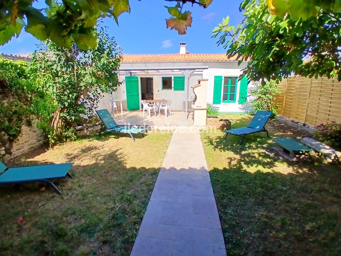 Photo 12: An accomodation located in Sainte-Marie-de-Ré on ile de Ré.