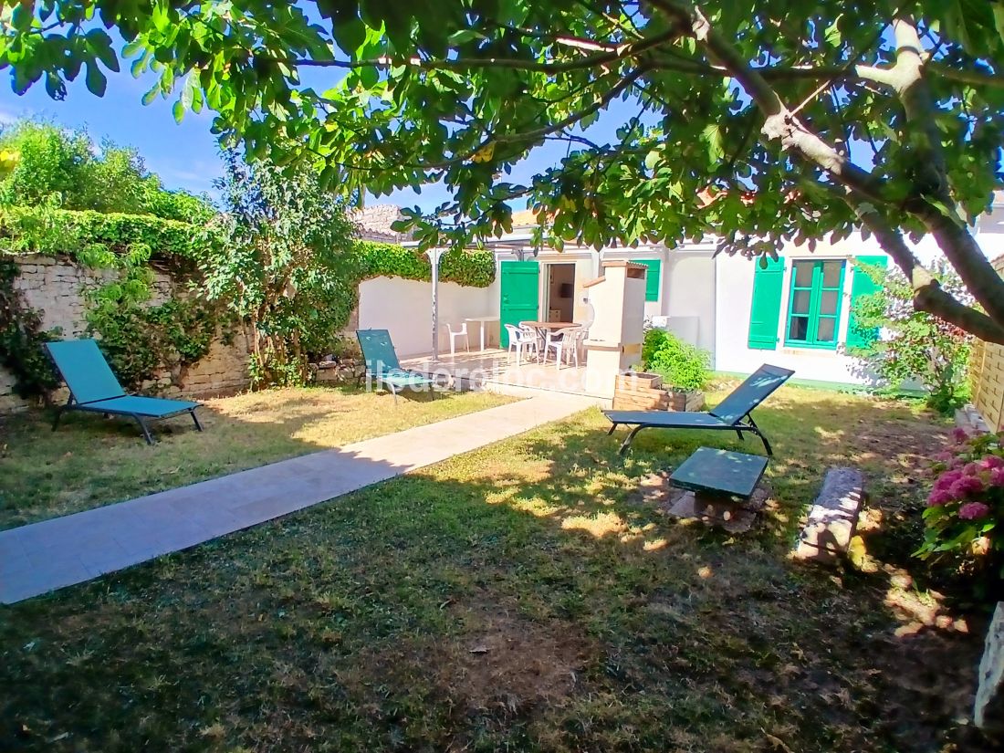 Photo 14: An accomodation located in Sainte-Marie-de-Ré on ile de Ré.
