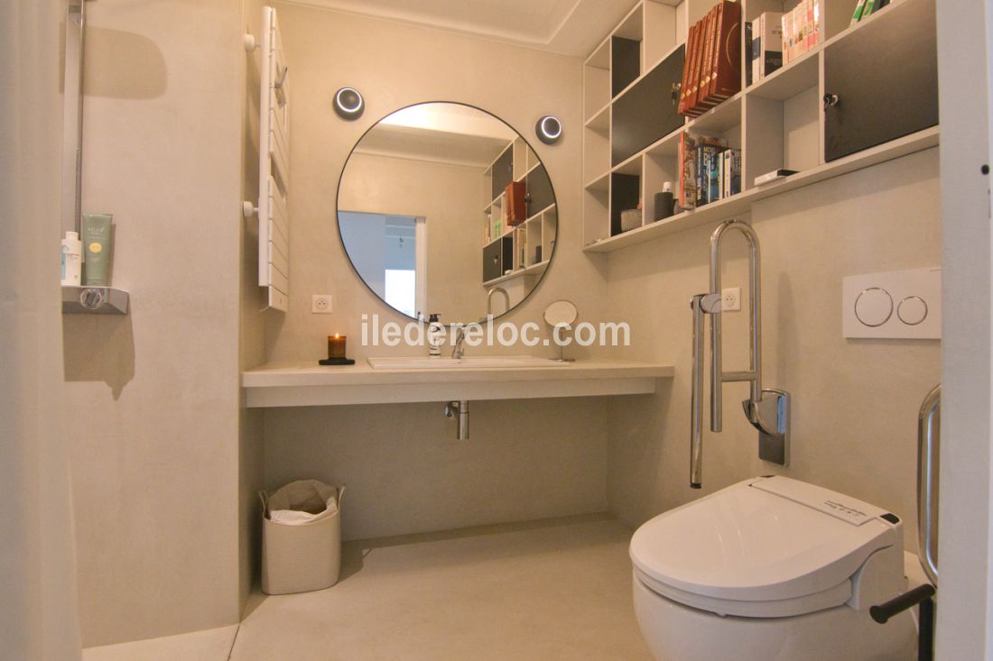 Photo 6: An accomodation located in Saint-Clément-des-Baleines on ile de Ré.