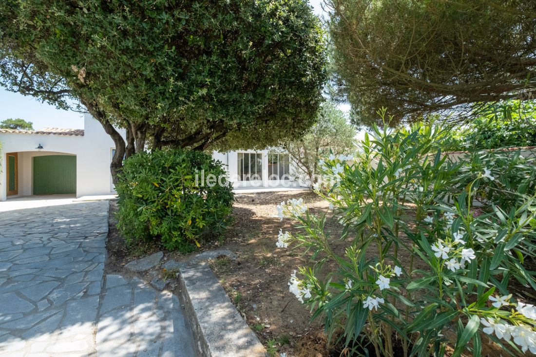 Photo 4: An accomodation located in Sainte-Marie-de-Ré on ile de Ré.