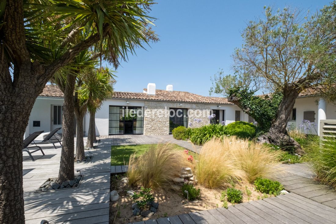 Photo 12: An accomodation located in La Couarde-sur-mer on ile de Ré.