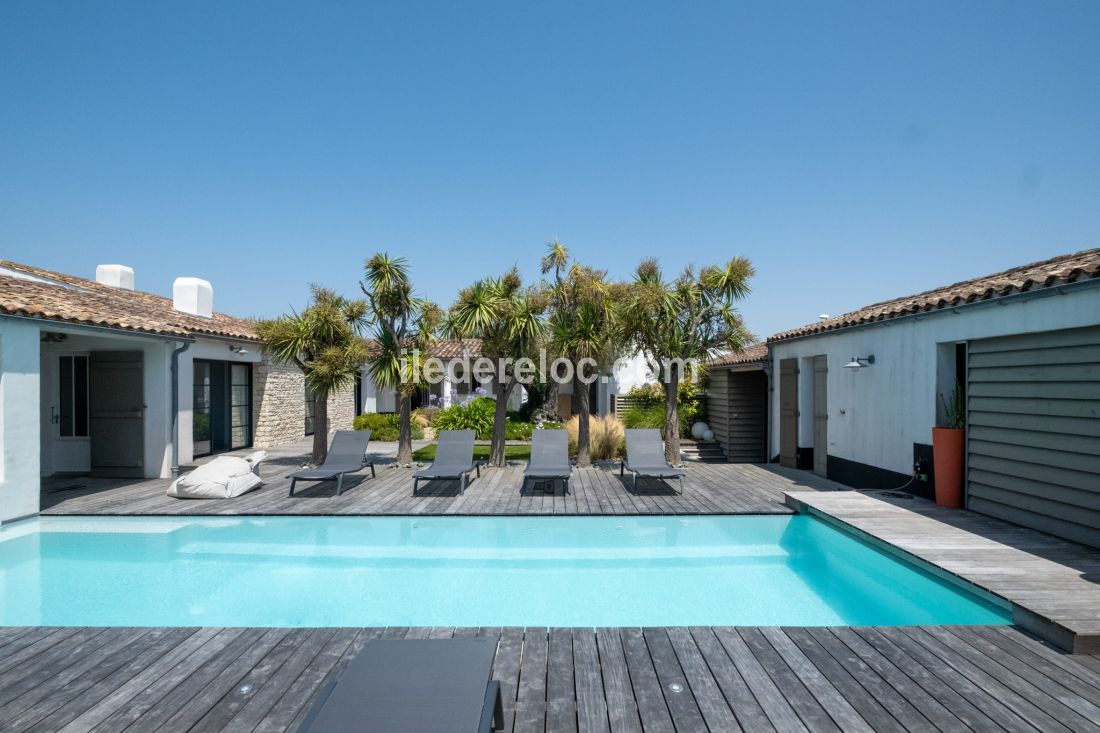 Photo 13: An accomodation located in La Couarde-sur-mer on ile de Ré.