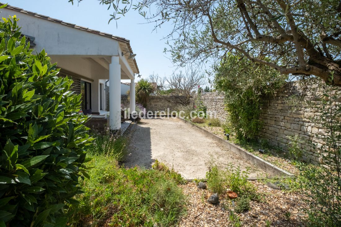 Photo 14: An accomodation located in La Couarde-sur-mer on ile de Ré.