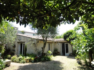 Ile de Ré:Authentic traditional house in the heart of the village of la flotte