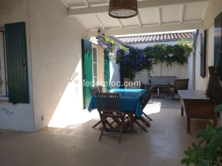 Ile de Ré:Family house in the village center, in a quiet cul-de-sac with garden