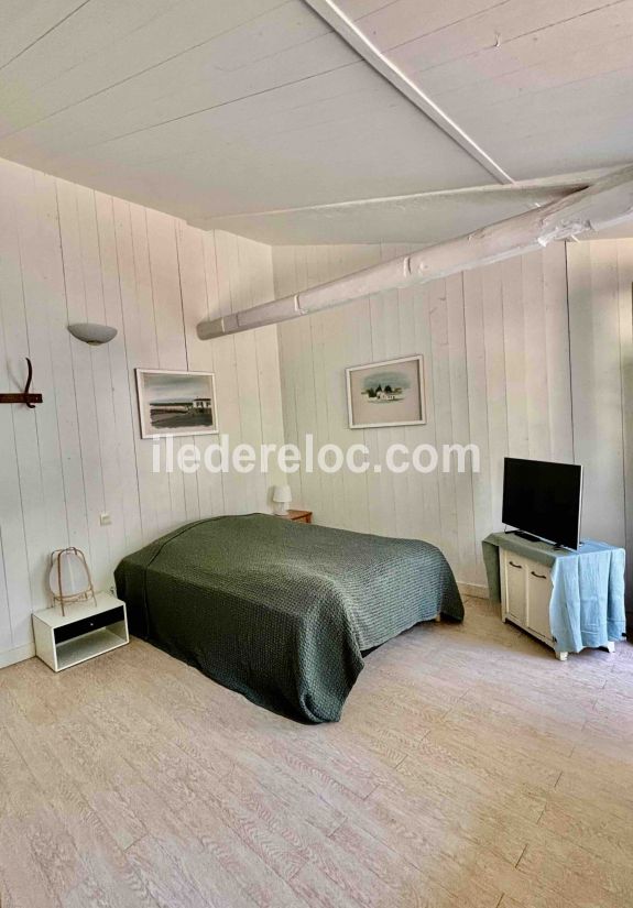 Photo 9: An accomodation located in Saint-Martin-de-Ré on ile de Ré.