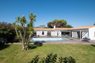 Ile de Ré:Luxurious family villa with a pool