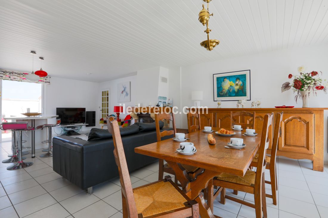 Photo 6: An accomodation located in La Flotte-en-R&eacute; on ile de R&eacute;.