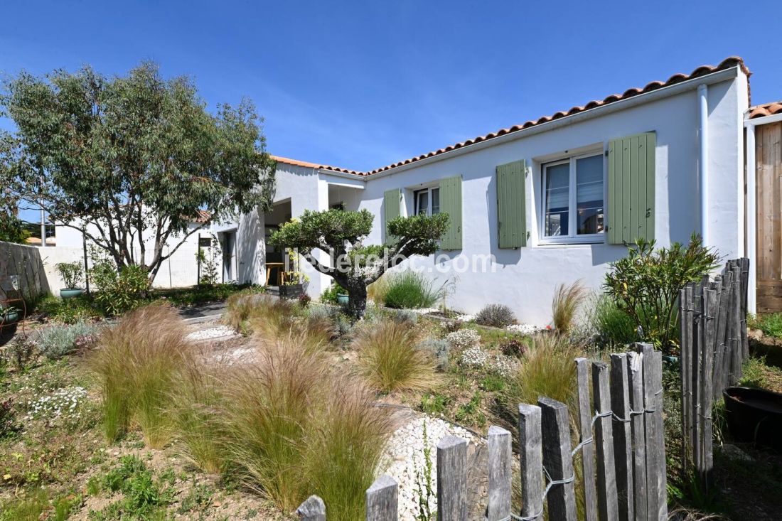 Photo 7: An accomodation located in Sainte-Marie-de-Ré on ile de Ré.