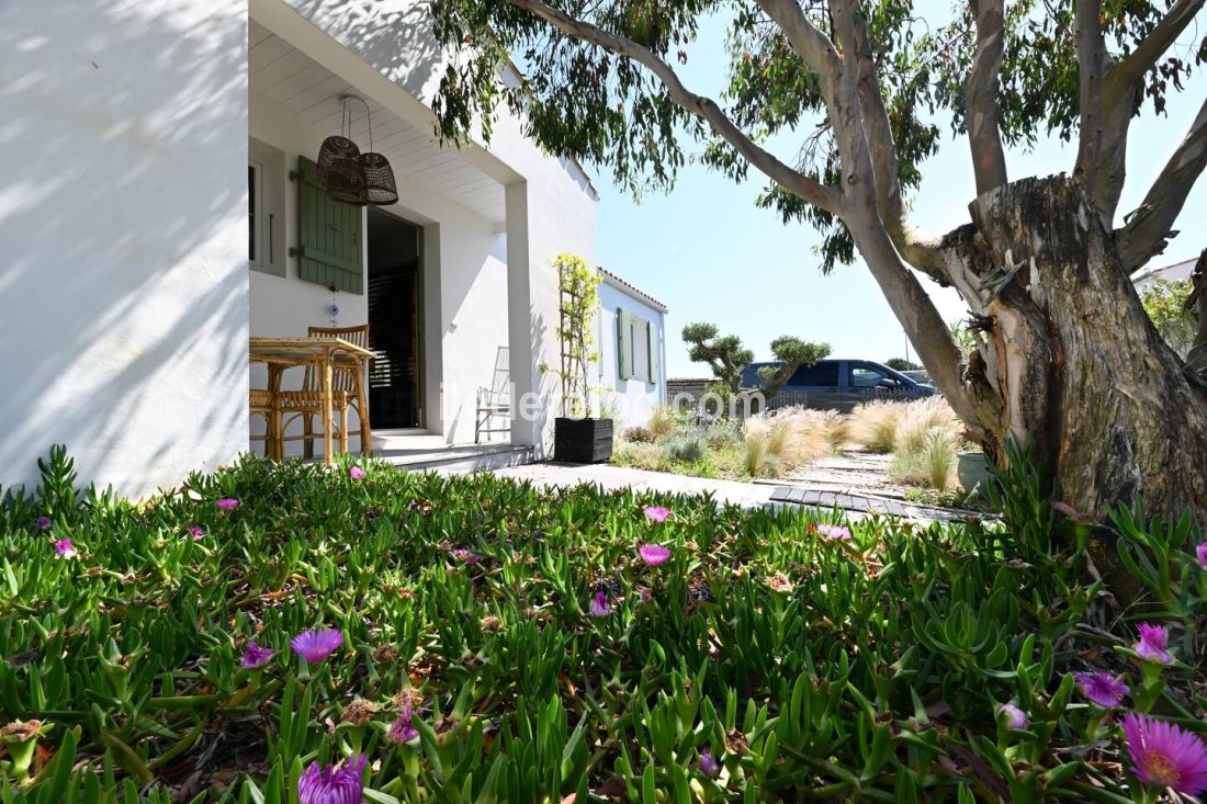 Photo 6: An accomodation located in Sainte-Marie-de-Ré on ile de Ré.