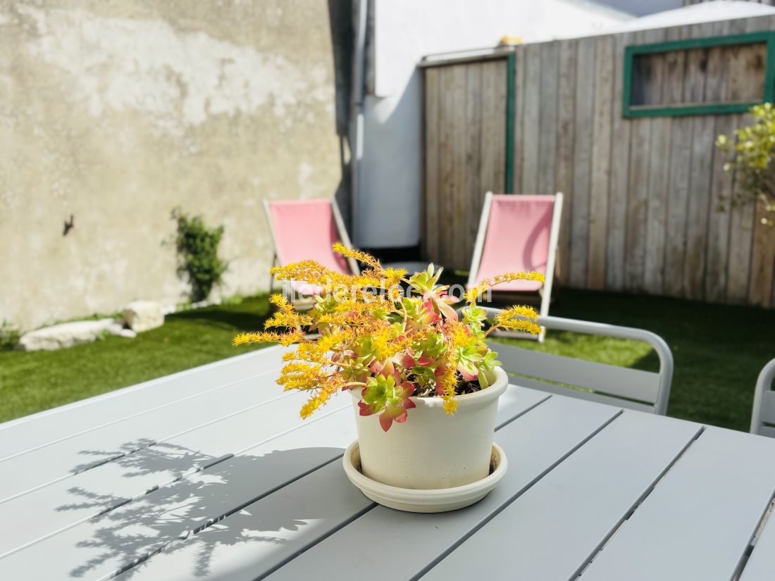 Photo 13: An accomodation located in La Couarde-sur-mer on ile de R&eacute;.