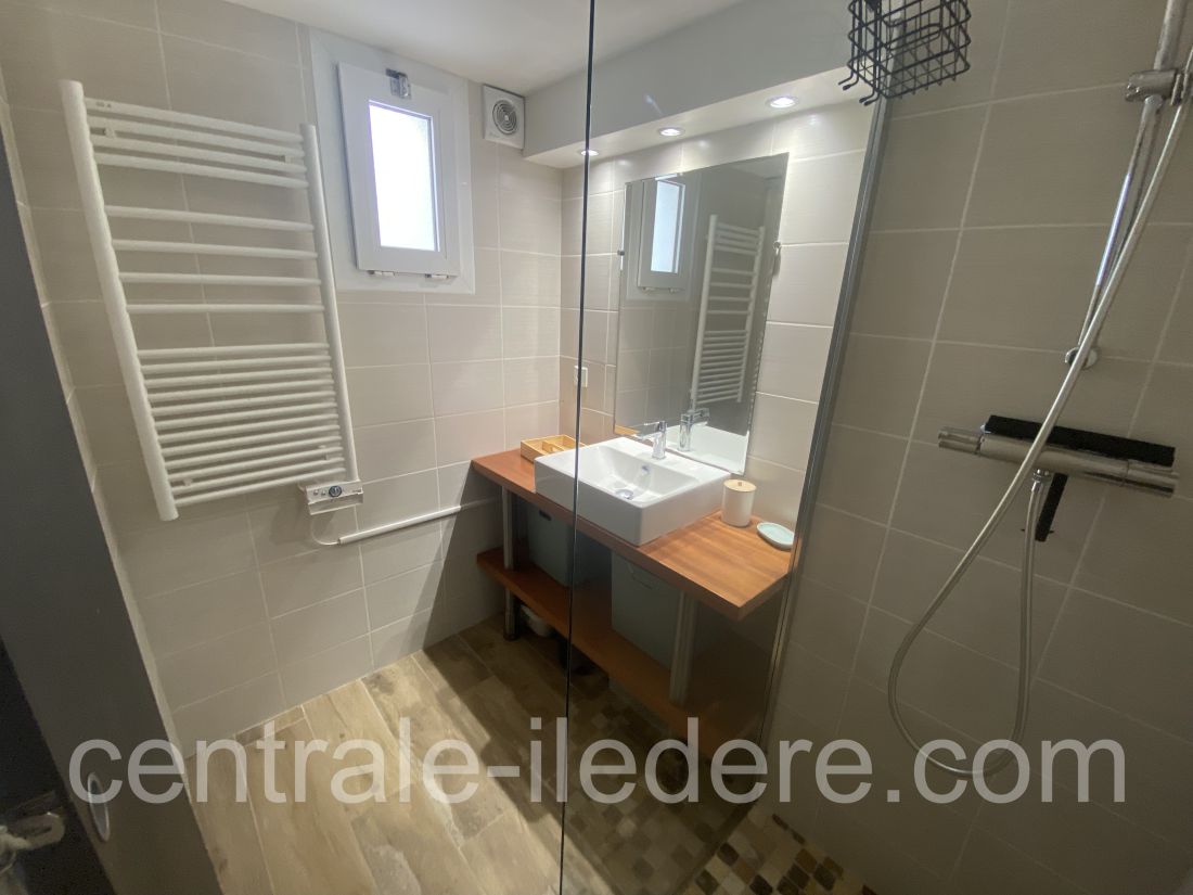 Photo 19: An accomodation located in La Couarde-sur-mer on ile de R&eacute;.