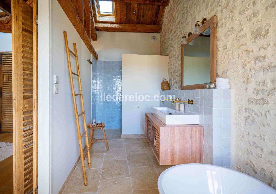 Photo 10: An accomodation located in Sainte-Marie-de-Ré on ile de Ré.