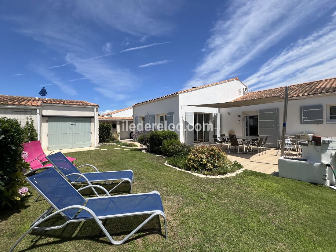 Photo 4: An accomodation located in Le Bois-Plage-en-R&eacute; on ile de R&eacute;.