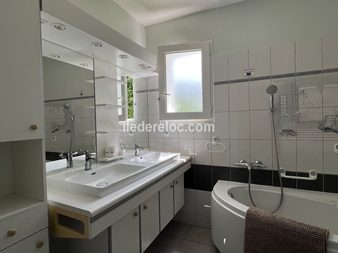 Photo 11: An accomodation located in Le Bois-Plage-en-Ré on ile de Ré.