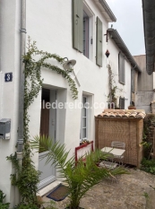 Ile de Ré:Fishermen&#39;s house les portes