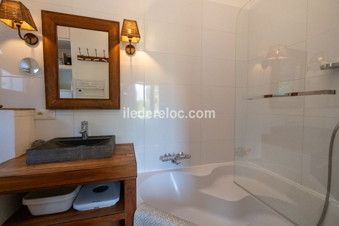 Photo 11: An accomodation located in La Couarde-sur-mer on ile de Ré.