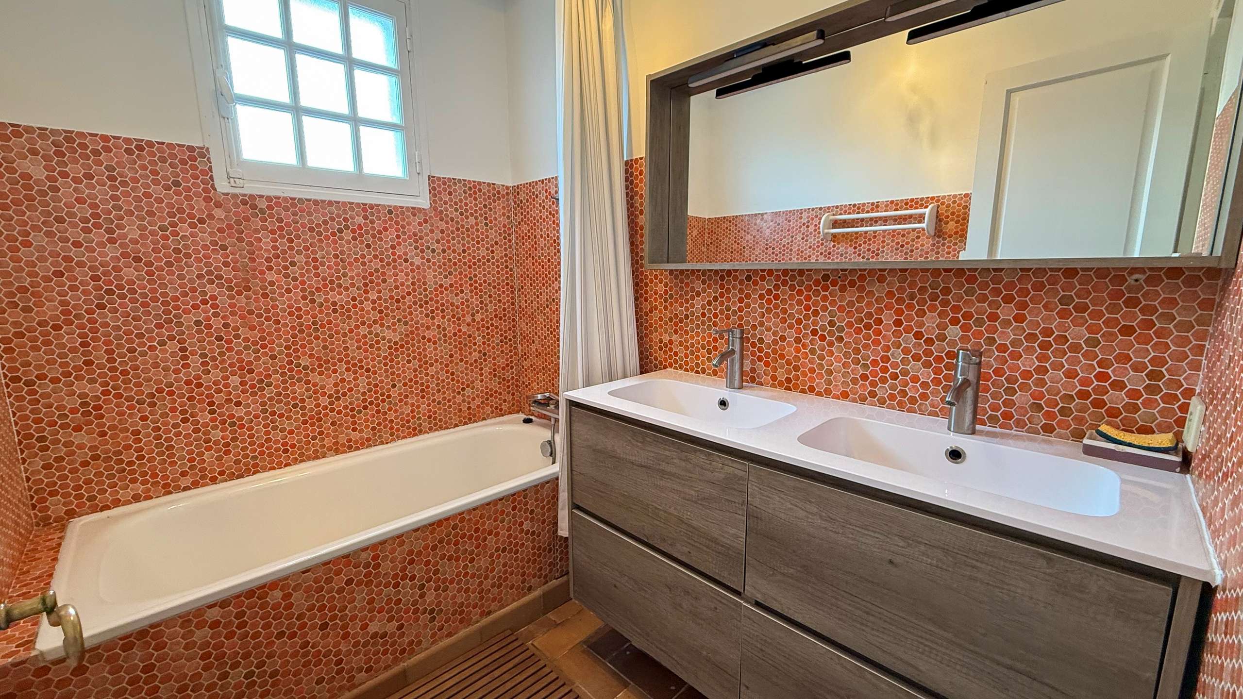 Photo 6: An accomodation located in Saint-Clément-des-Baleines on ile de Ré.