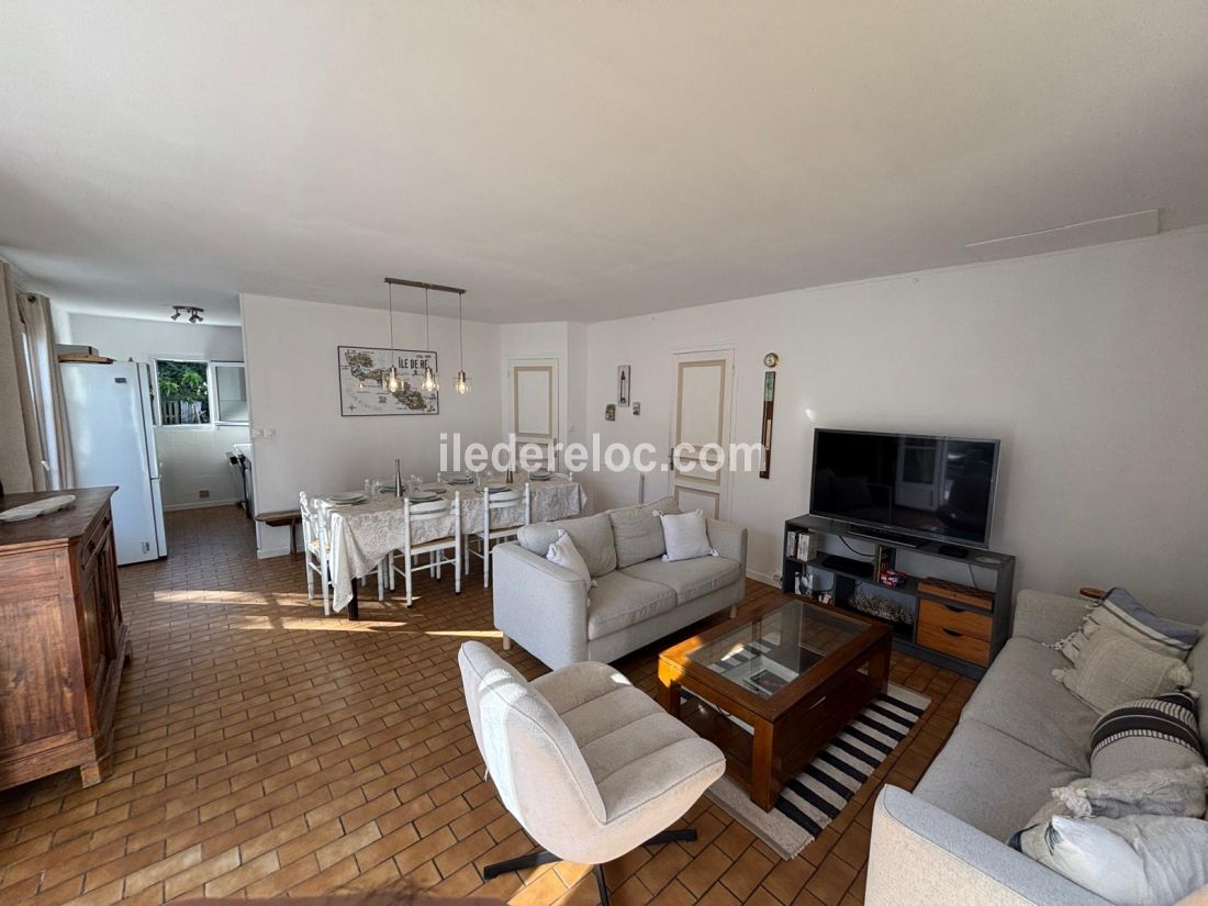 Photo 6: An accomodation located in Sainte-Marie-de-R&eacute; on ile de R&eacute;.