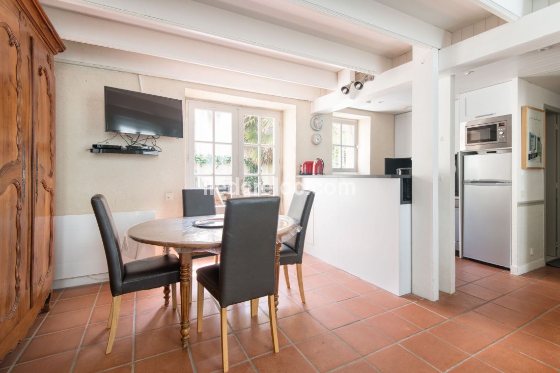 Photo 5: An accomodation located in Saint-Martin-de-R&eacute; on ile de R&eacute;.