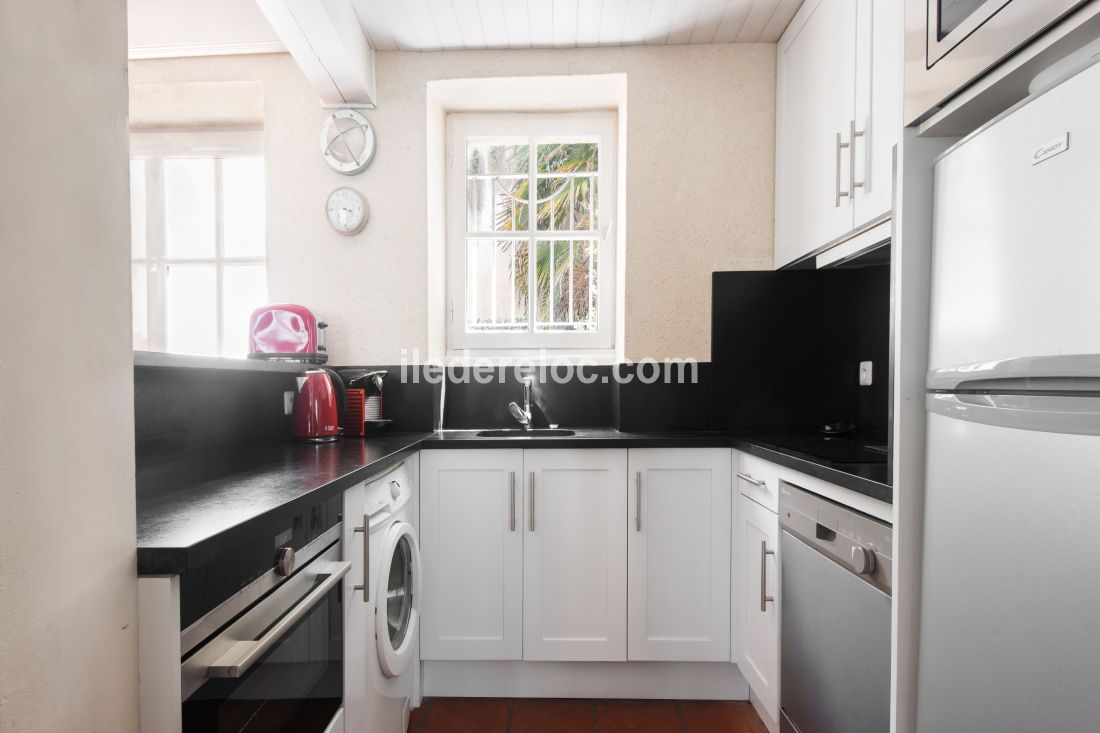 Photo 4: An accomodation located in Saint-Martin-de-R&eacute; on ile de R&eacute;.