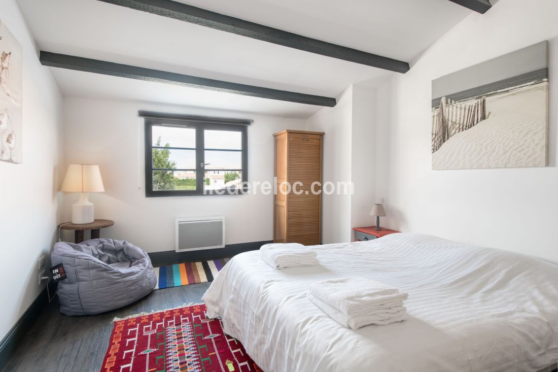 Photo 6: An accomodation located in Saint-Martin-de-R&eacute; on ile de R&eacute;.