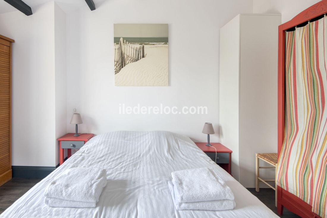 Photo 9: An accomodation located in Saint-Martin-de-R&eacute; on ile de R&eacute;.