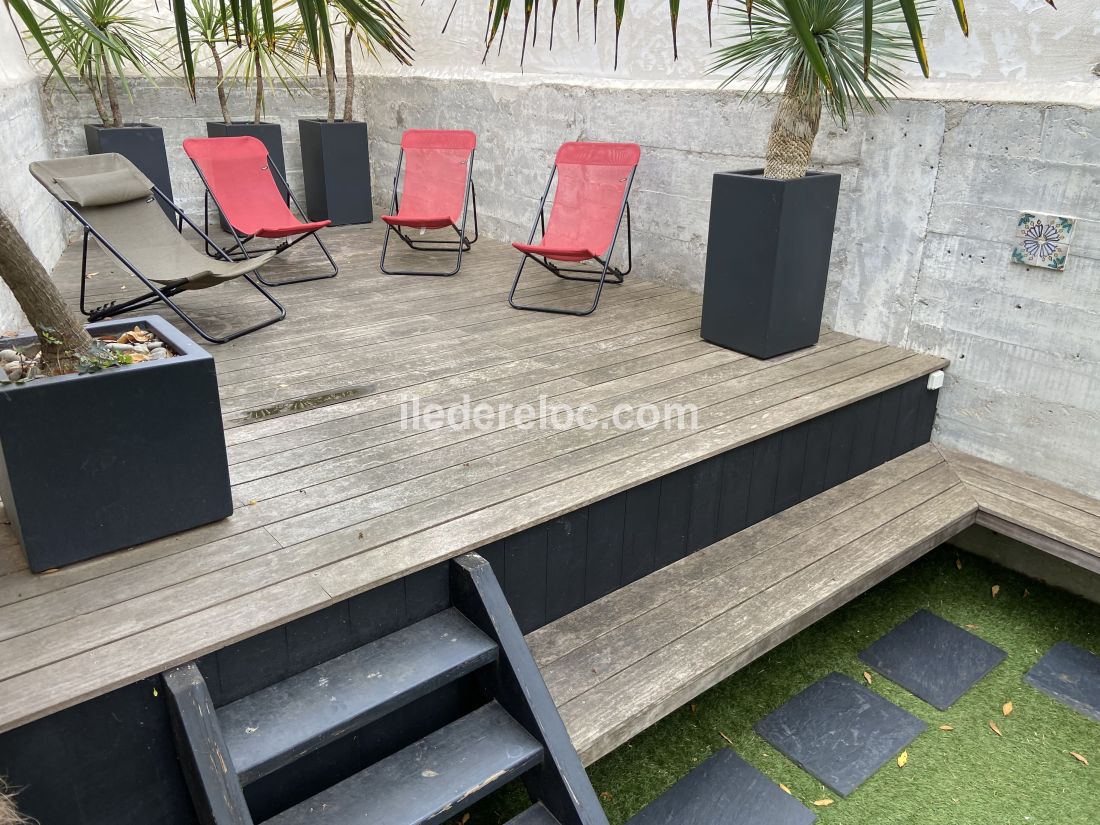 Photo 12: An accomodation located in Saint-Martin-de-R&eacute; on ile de R&eacute;.