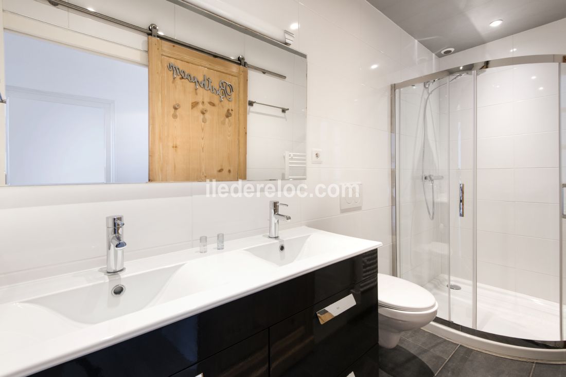 Photo 9: An accomodation located in Saint-Martin-de-R&eacute; on ile de R&eacute;.