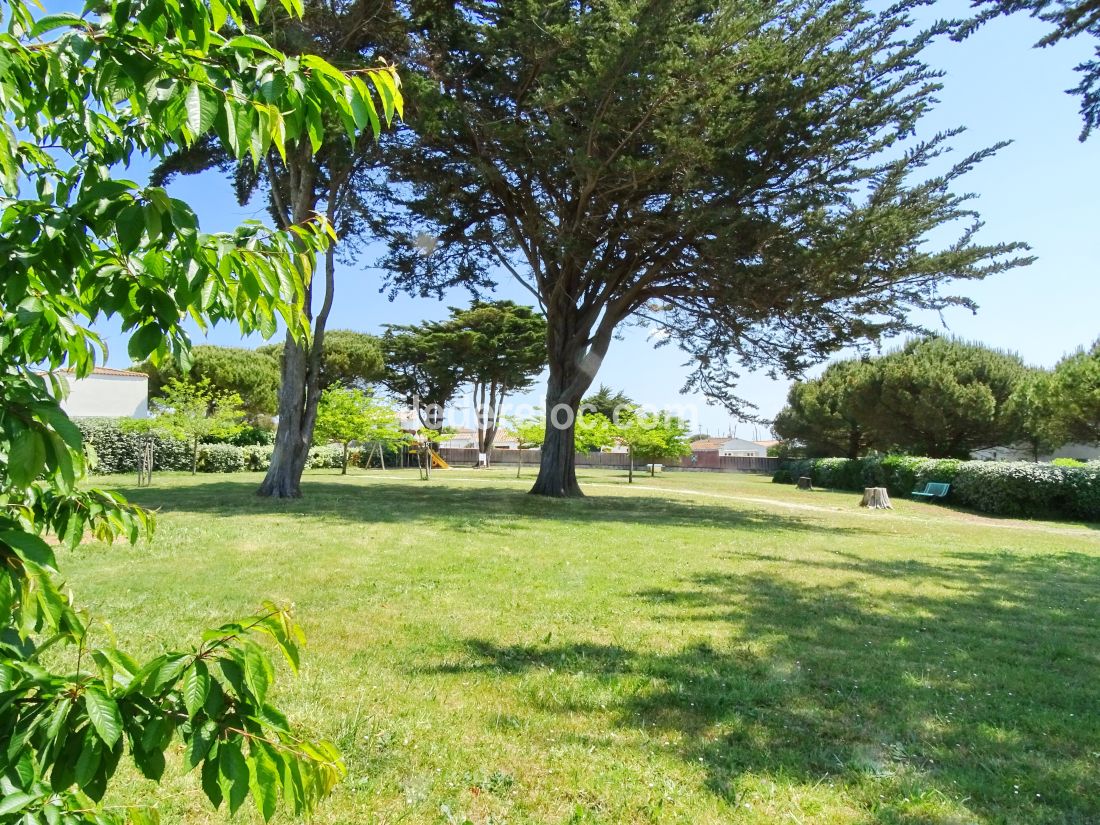 Photo 9: An accomodation located in La Flotte-en-R&eacute; on ile de R&eacute;.