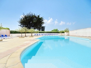 Ile de R&eacute;:Carline accommodation with swimming pool