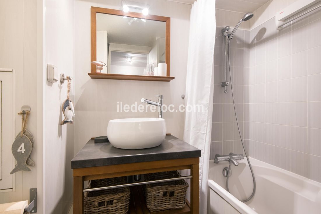 Photo 4: An accomodation located in Saint-Martin-de-R&eacute; on ile de R&eacute;.