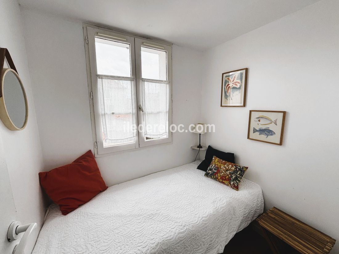 Photo 7: An accomodation located in Saint-Martin-de-R&eacute; on ile de R&eacute;.