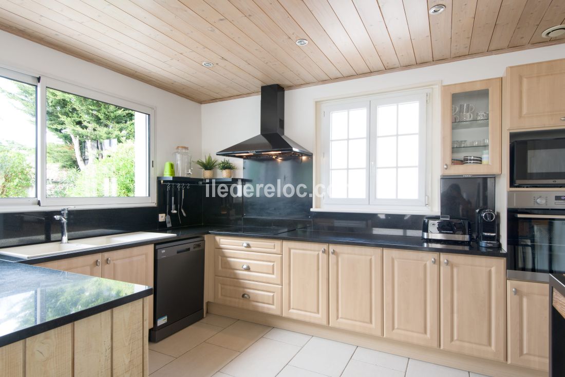 Photo 10: An accomodation located in Sainte-Marie-de-R&eacute; on ile de R&eacute;.