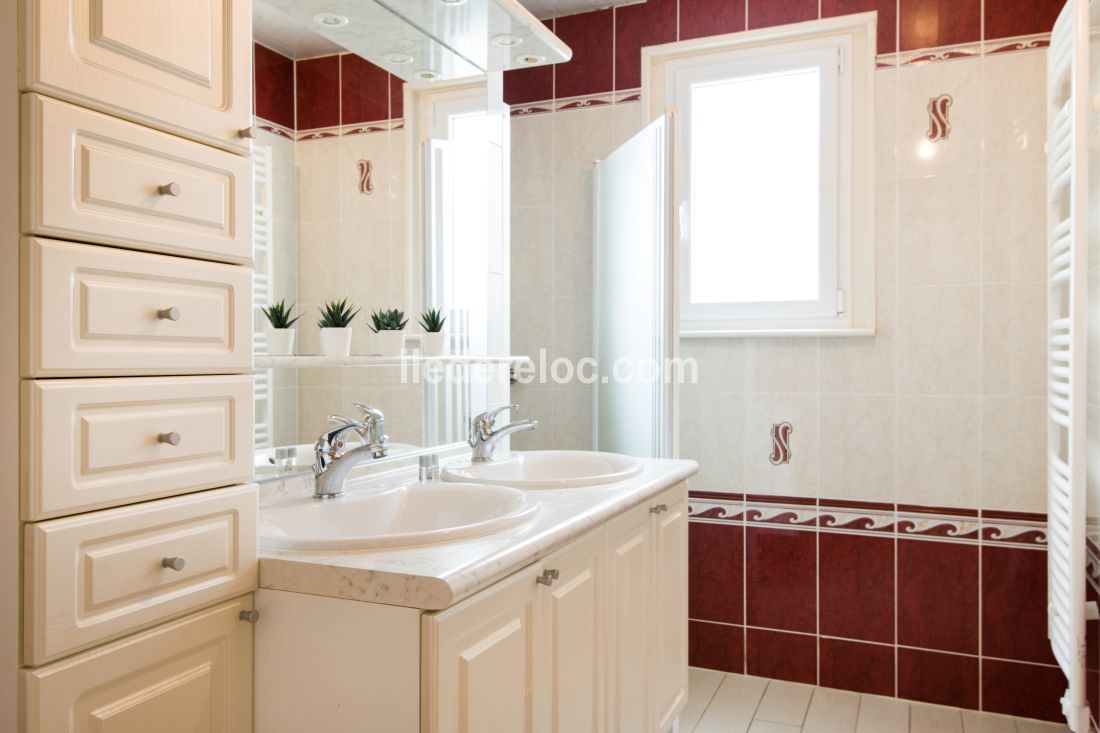 Photo 12: An accomodation located in Sainte-Marie-de-R&eacute; on ile de R&eacute;.