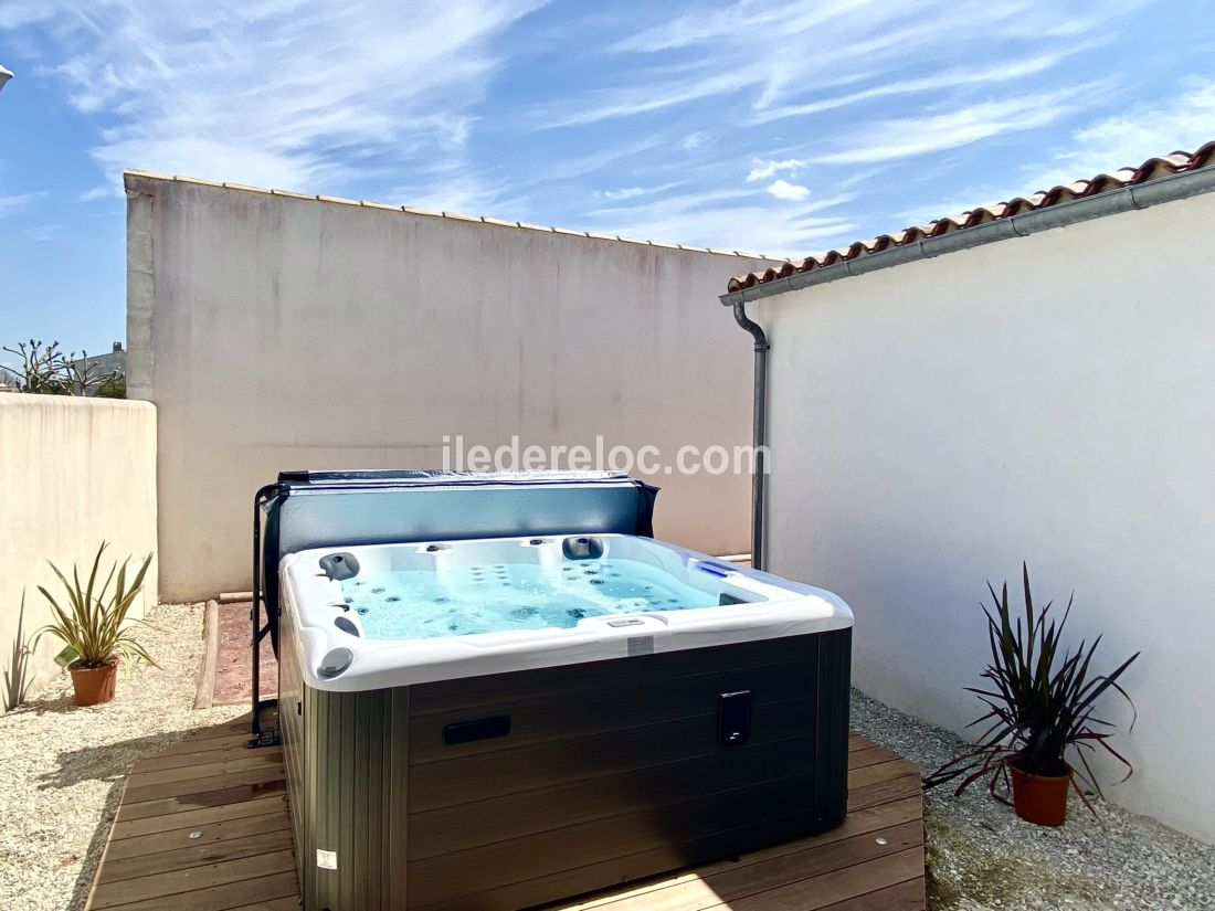 Photo 5: An accomodation located in Sainte-Marie-de-R&eacute; on ile de R&eacute;.