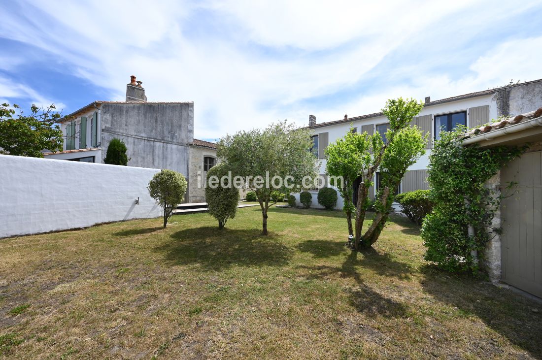Photo 6: An accomodation located in La Flotte-en-R&eacute; on ile de R&eacute;.