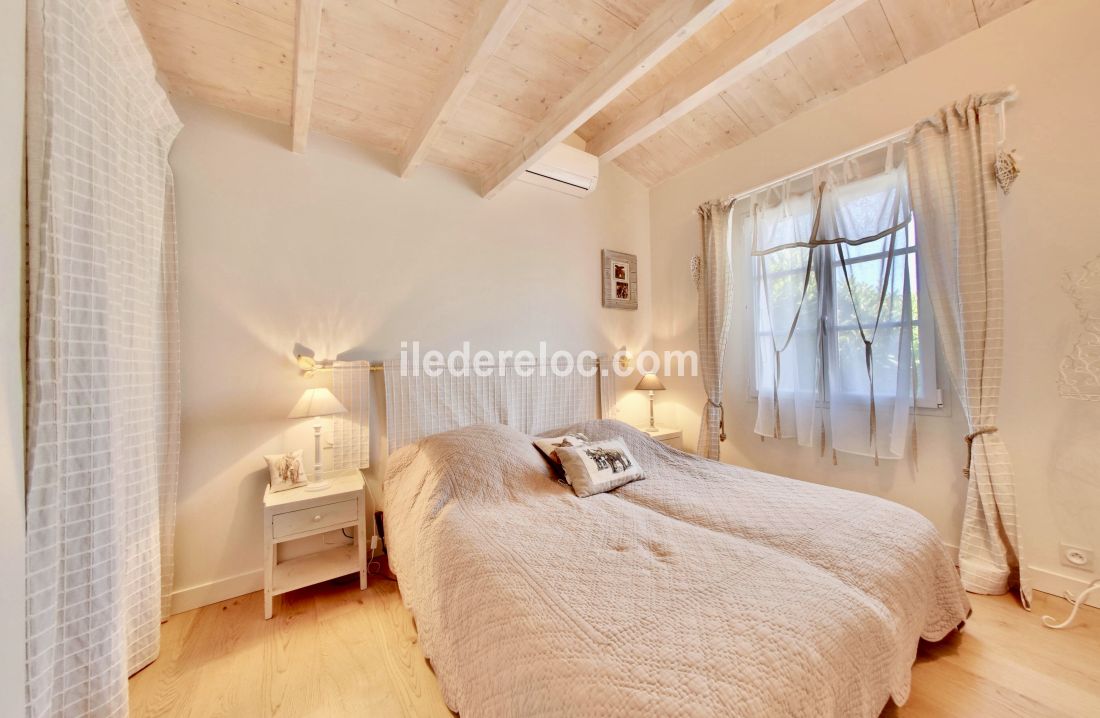 Photo 9: An accomodation located in Saint-Martin-de-R&eacute; on ile de R&eacute;.