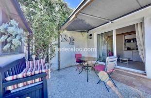 Ile de R&eacute;:The annex - cute little house