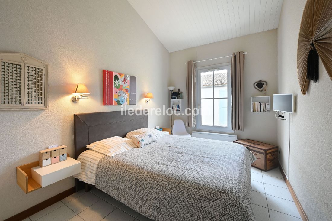 Photo 11: An accomodation located in Saint-Martin-de-R&eacute; on ile de R&eacute;.