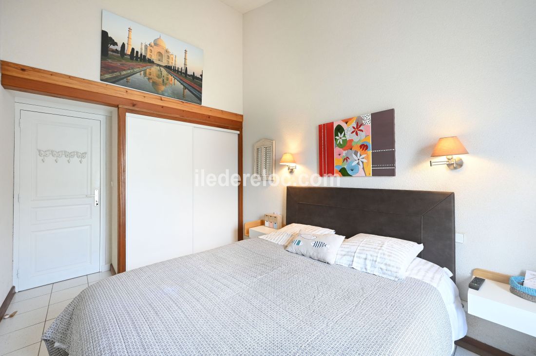 Photo 10: An accomodation located in Saint-Martin-de-R&eacute; on ile de R&eacute;.