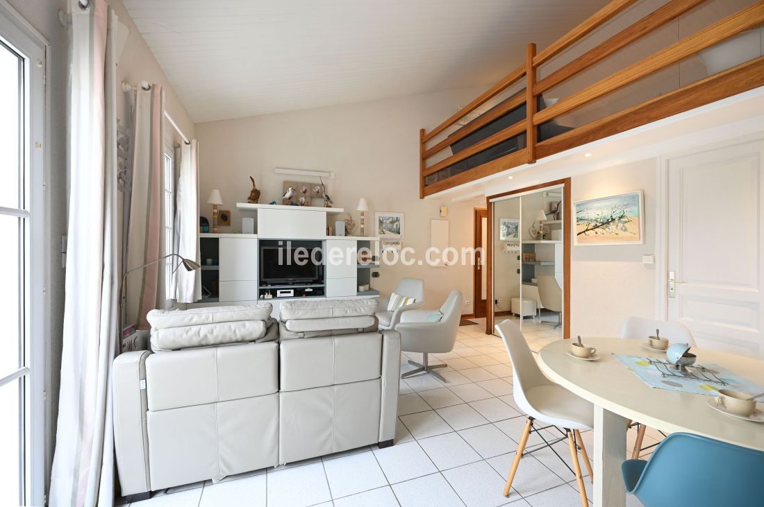 Photo 5: An accomodation located in Saint-Martin-de-R&eacute; on ile de R&eacute;.
