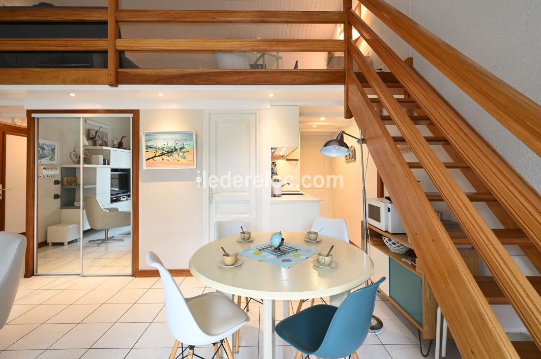 Photo 6: An accomodation located in Saint-Martin-de-R&eacute; on ile de R&eacute;.