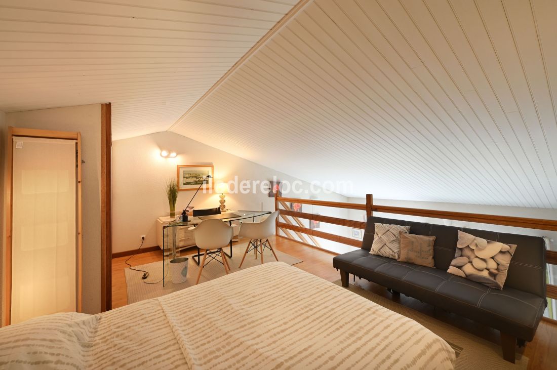 Photo 9: An accomodation located in Saint-Martin-de-R&eacute; on ile de R&eacute;.