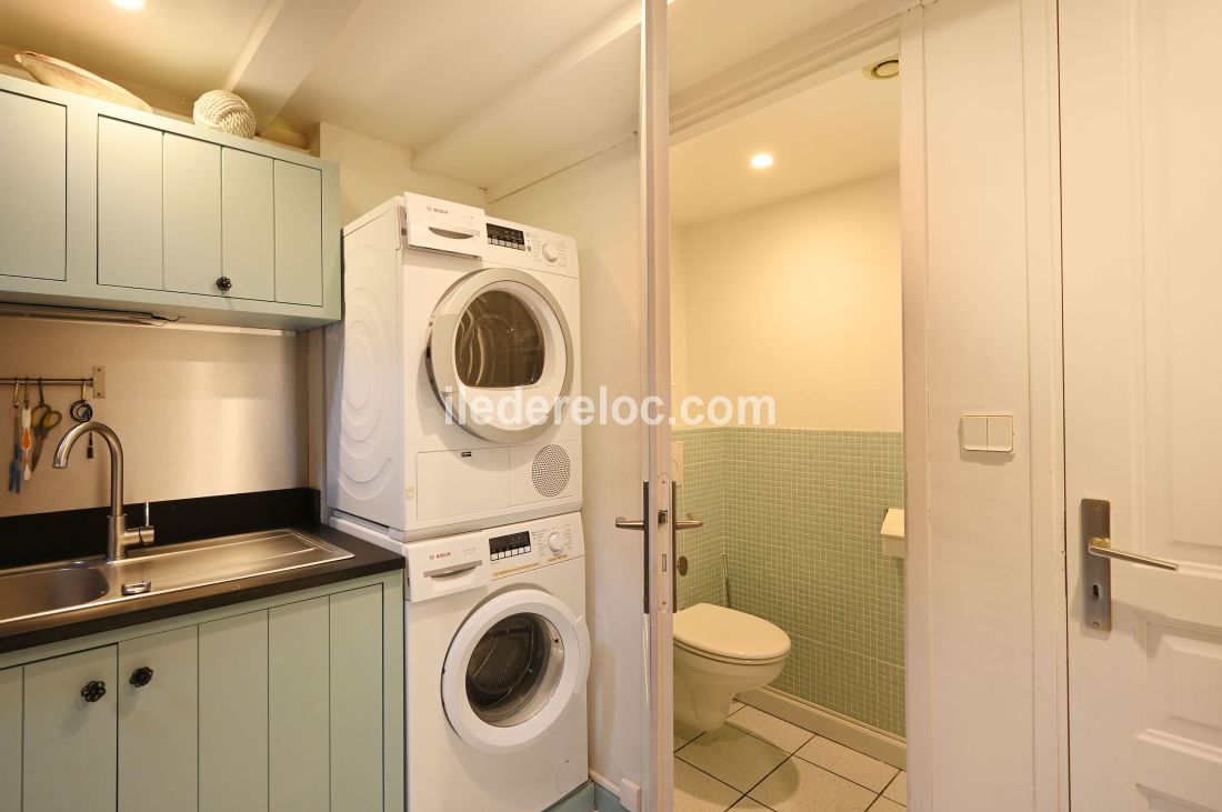 Photo 13: An accomodation located in Saint-Martin-de-R&eacute; on ile de R&eacute;.