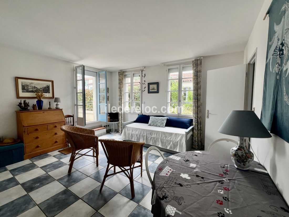 Photo 4: An accomodation located in Saint-Martin-de-R&eacute; on ile de R&eacute;.